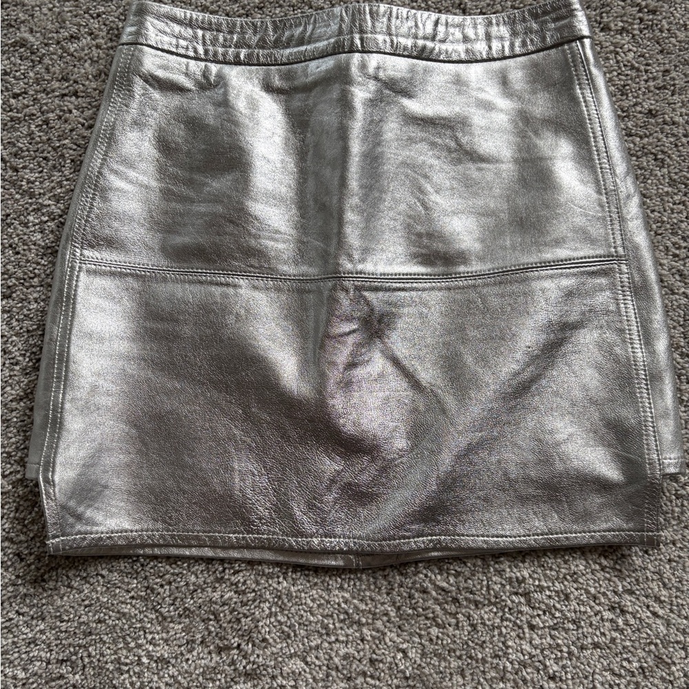 ✨ Kendall + Kylie Silver Metallic Leather Mini Skirt – US 2 – 100% Real Leather